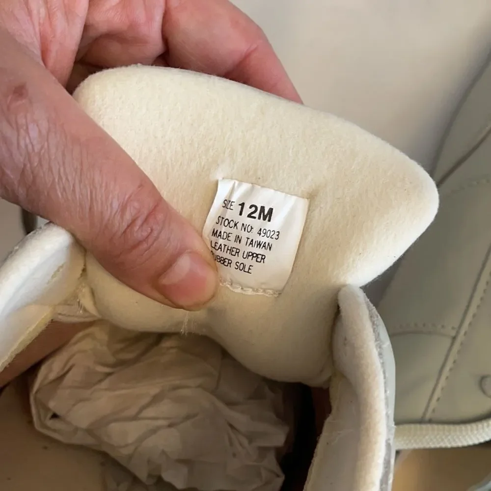 FLORSHEIM DARK CREAM COLORED LEATHER SNEAK…